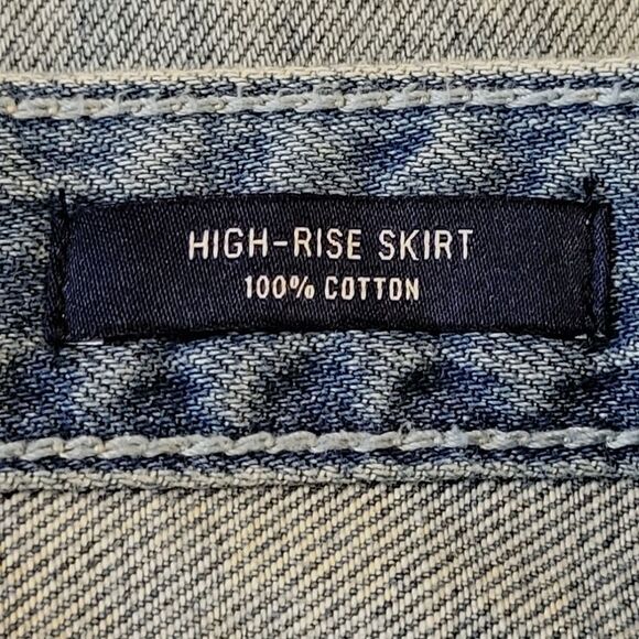 Hollister Medium Wash Faded Raw Hem High Rise Blue Jean Mini Skirt Size 7 - Picture 4 of 5